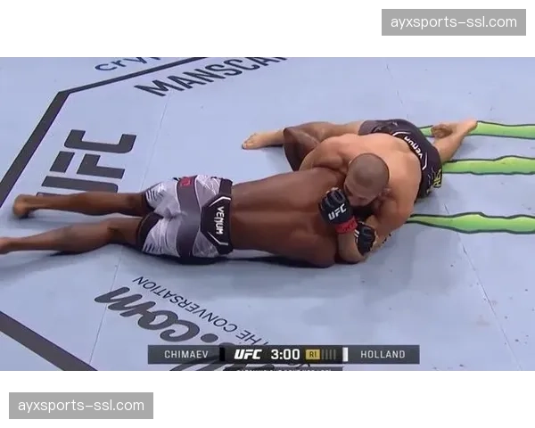 称重对视现场:霍兰德与奇马耶夫再现“狼烟”对视 称重对视现场:霍兰德与奇马耶夫再现“狼烟”对视